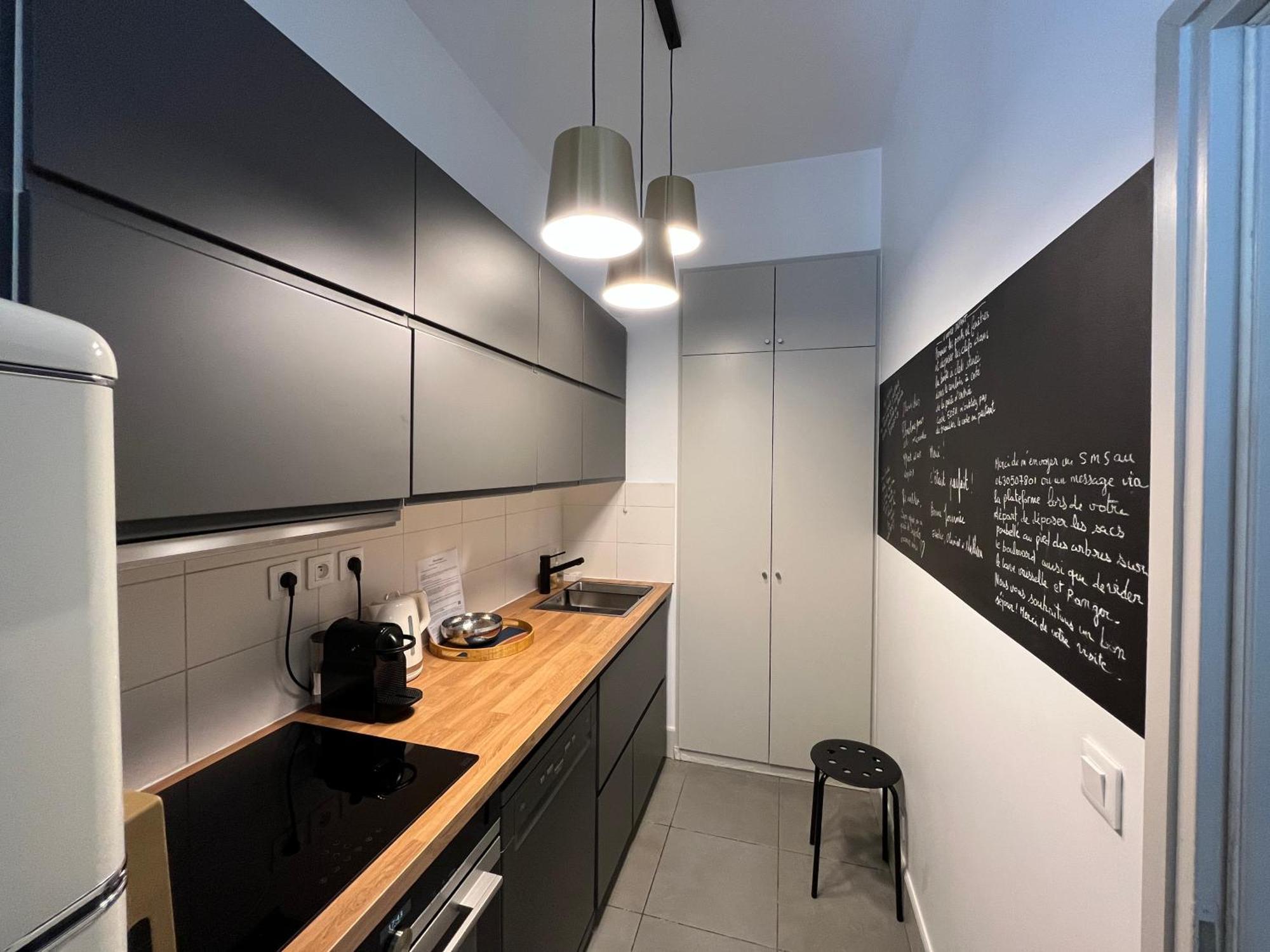 Nimes , Appartement Renove Dans Immeuble Classe. Zewnętrze zdjęcie
