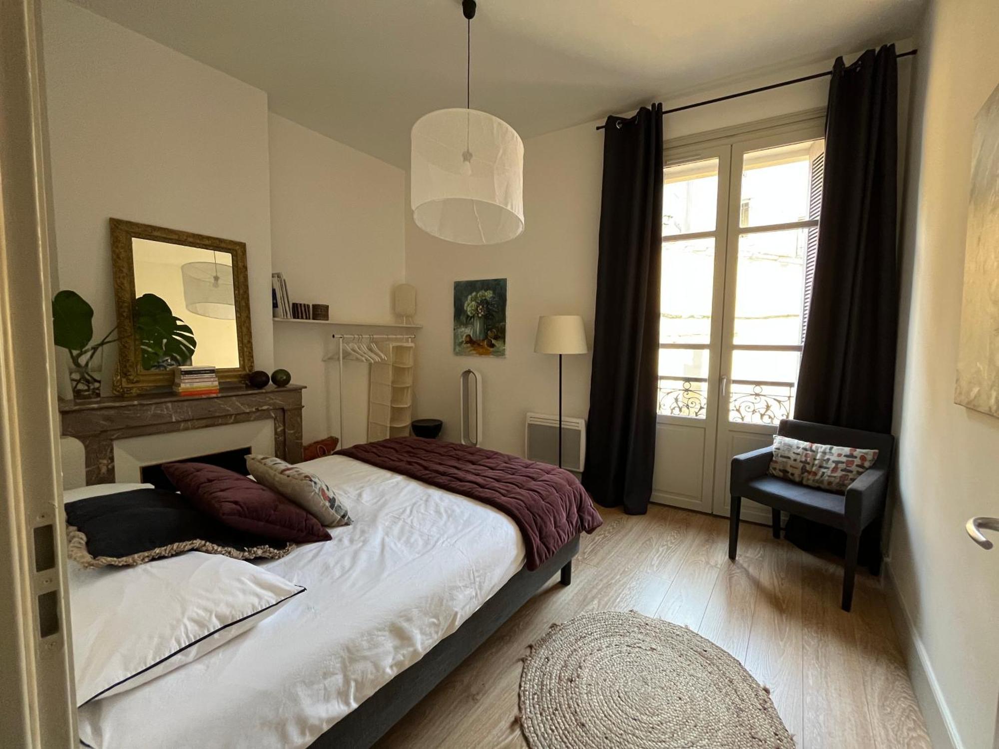 Nimes , Appartement Renove Dans Immeuble Classe. Zewnętrze zdjęcie