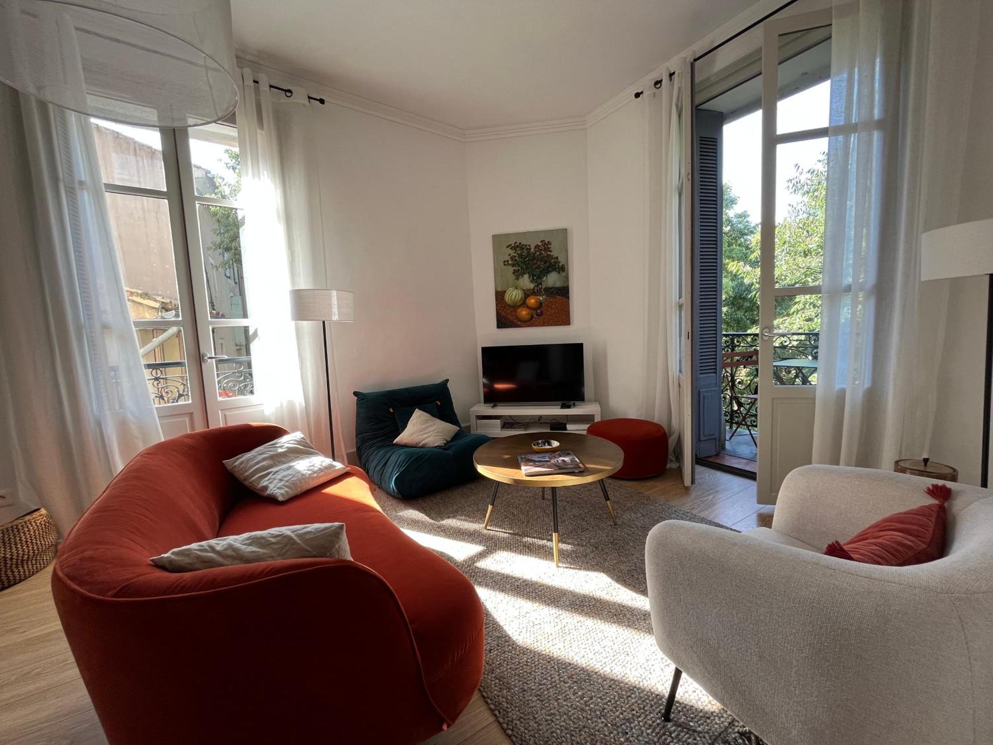 Nimes , Appartement Renove Dans Immeuble Classe. Zewnętrze zdjęcie