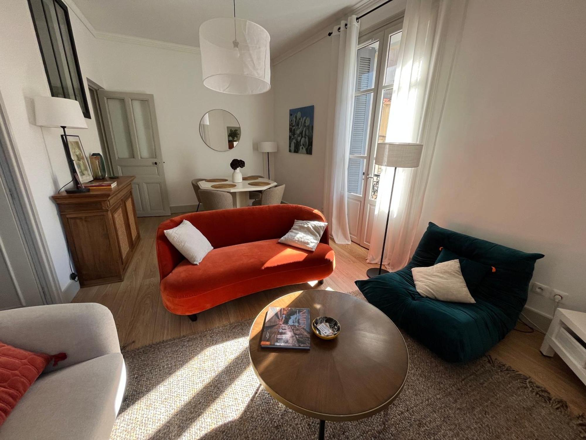 Nimes , Appartement Renove Dans Immeuble Classe. Zewnętrze zdjęcie