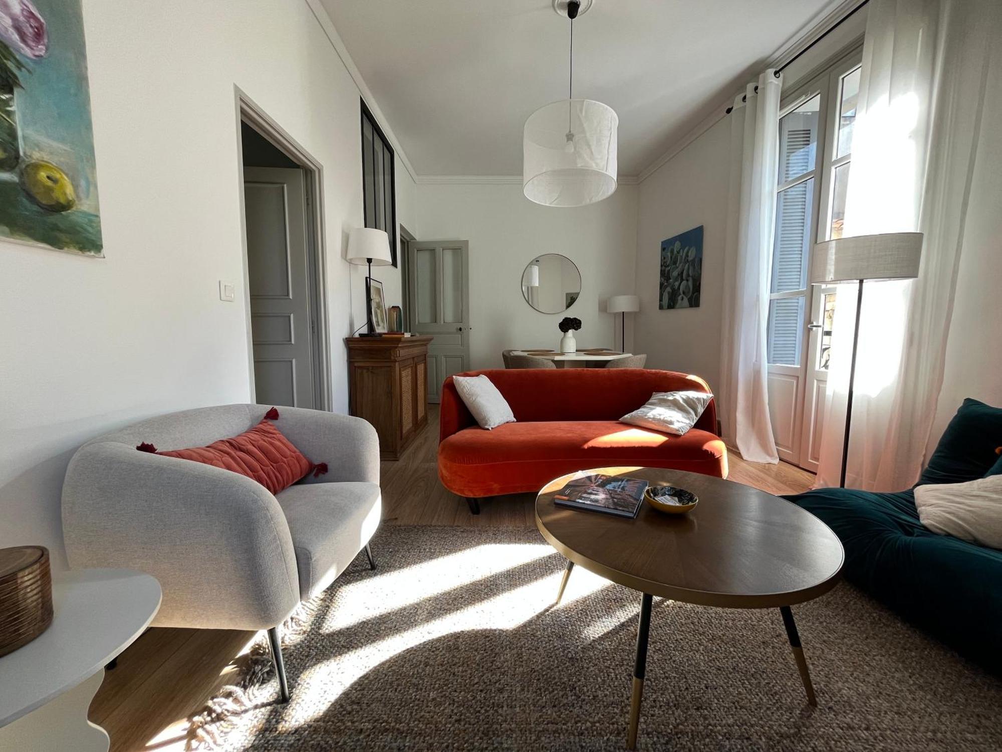 Nimes , Appartement Renove Dans Immeuble Classe. Zewnętrze zdjęcie