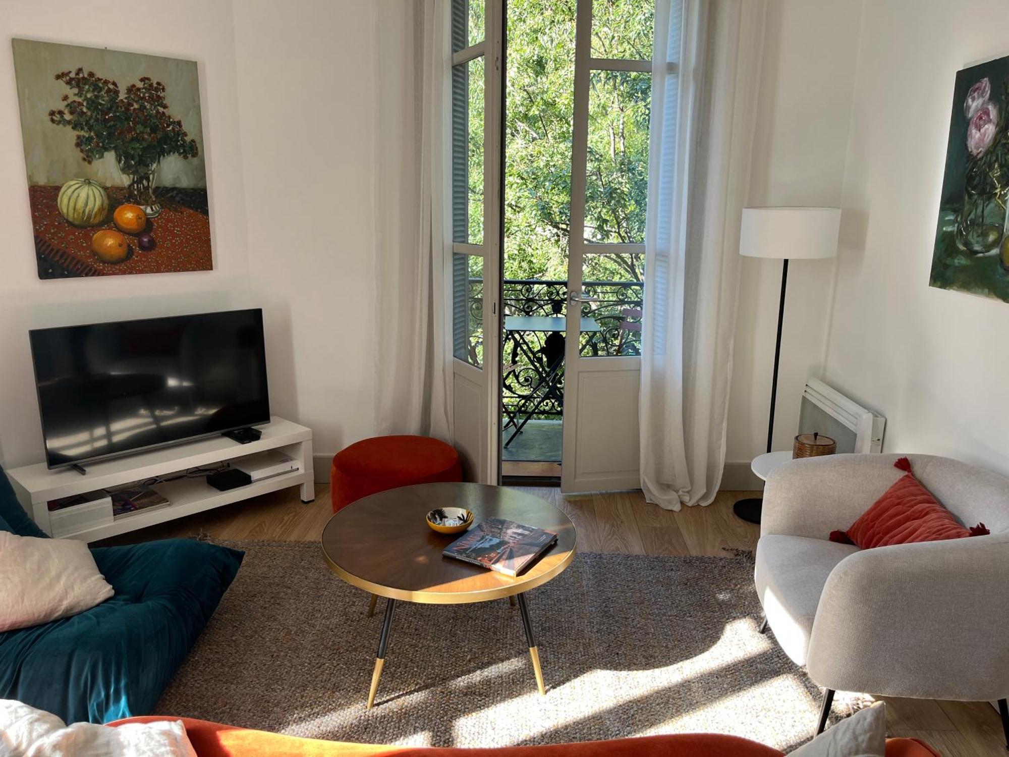 Nimes , Appartement Renove Dans Immeuble Classe. Zewnętrze zdjęcie