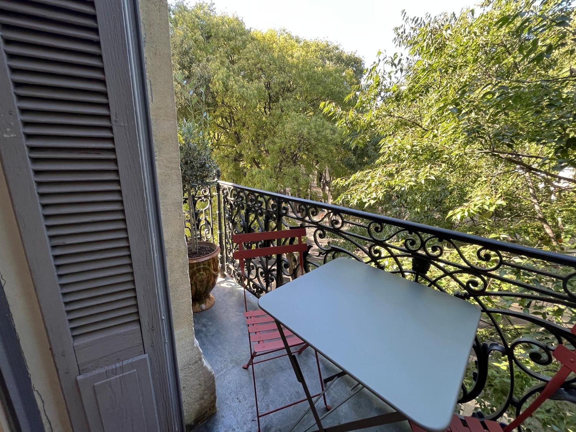 Nimes , Appartement Renove Dans Immeuble Classe. Zewnętrze zdjęcie