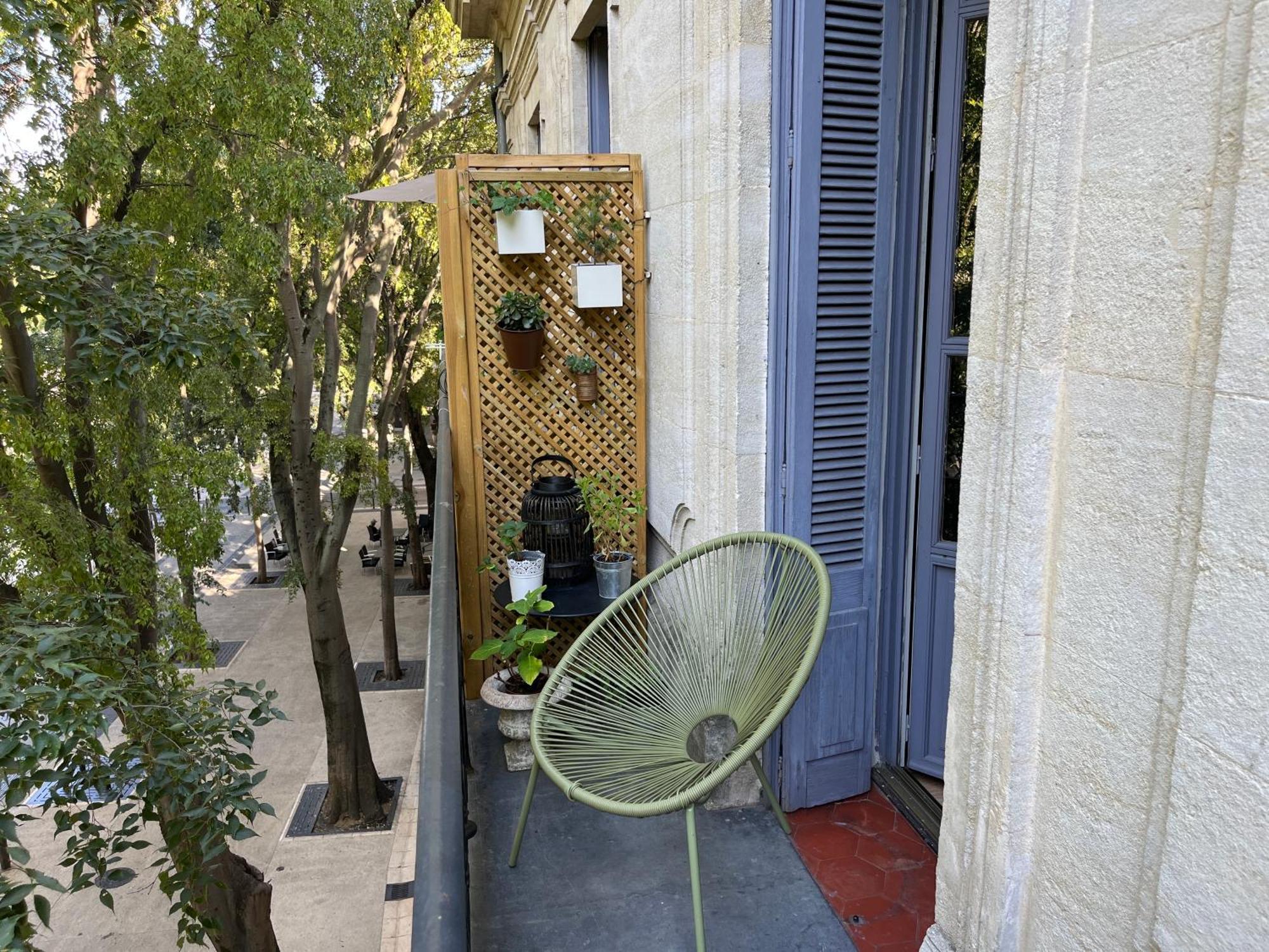 Nimes , Appartement Renove Dans Immeuble Classe. Zewnętrze zdjęcie